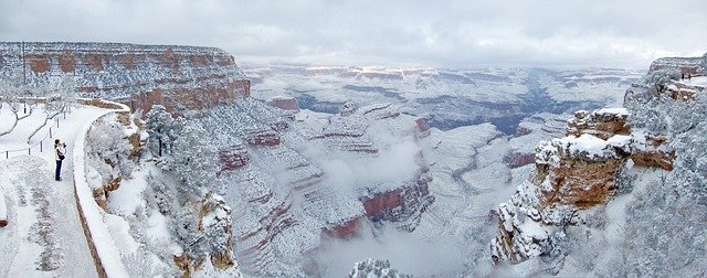 Il Grand Canyon completamente imbiancato dalla neve