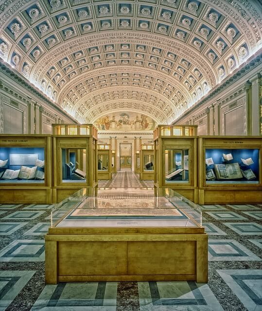 Vista interna della maestosa biblioteca del congresso a Washington DC